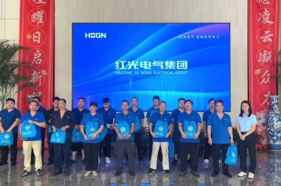2025年7月 【“夏送清冷”进行时】乐清经济开发区总工会慰问Z6尊龙时凯出产一线